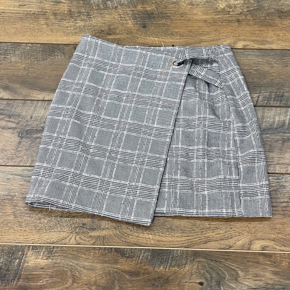 H&M Glen Plaid Wrap Mini Skirt Black White Check Size 8 Academia Preppy 2000s